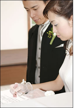 婚姻届結婚証明書に捺印する